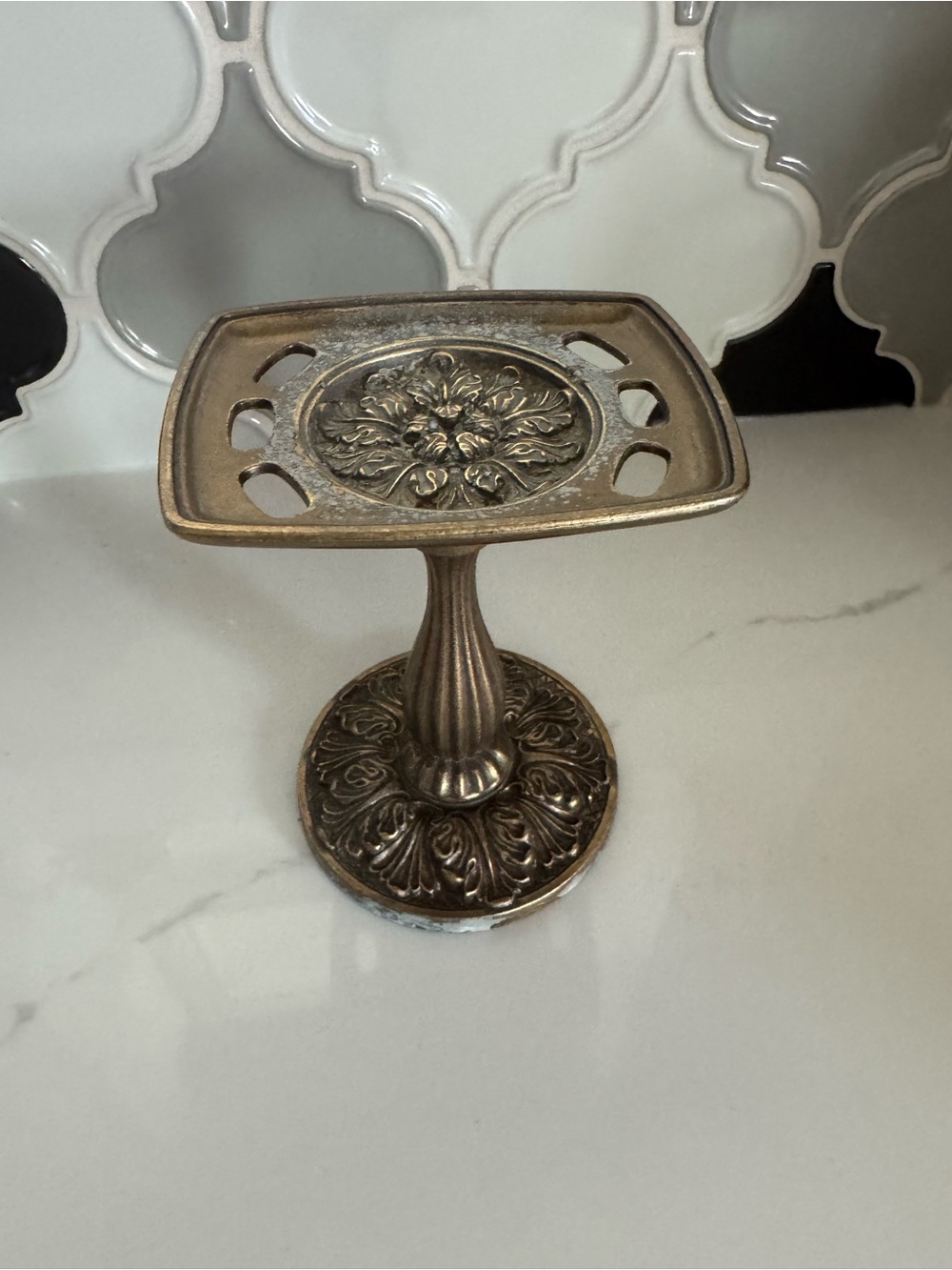 Ornate solid Brass Pedestal Soap Dish - Picture 8 of 9